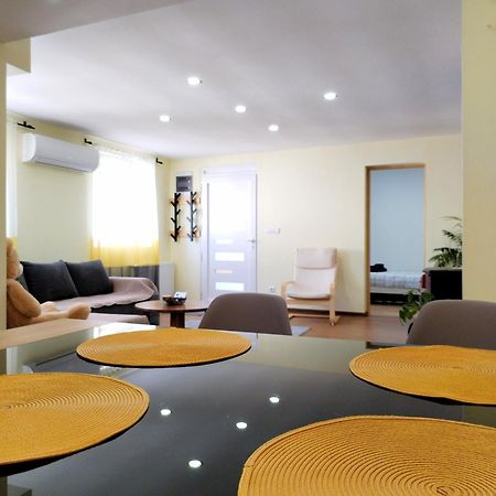 Nikas Apartman ドニー・ミラノヴァツ エクステリア 写真